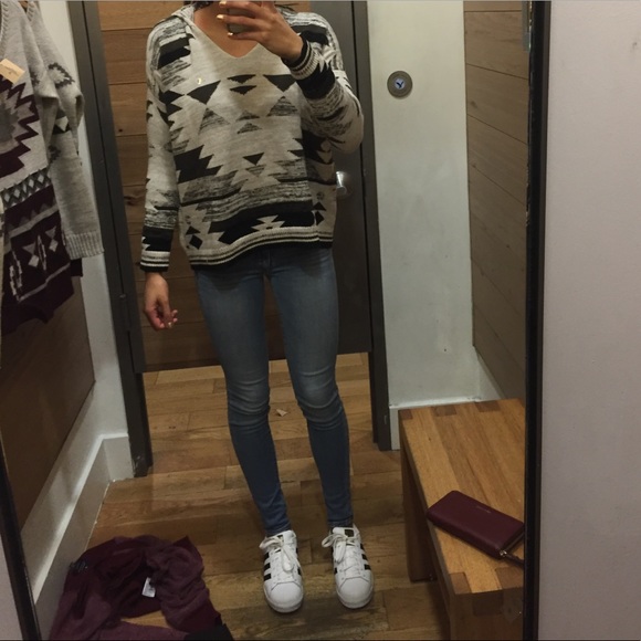 patterned American Eagle sweatshirt - Picture 1 of 7